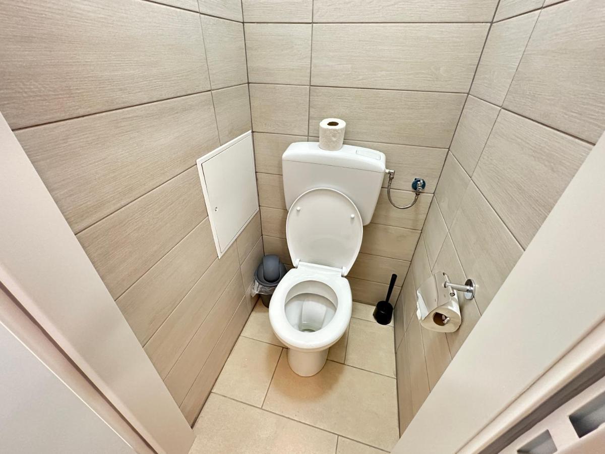 Railway Ljubljana Rooms Buitenkant foto